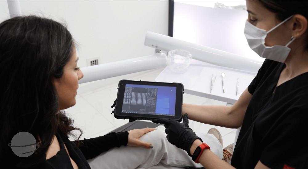 Clinique Dentglow-min