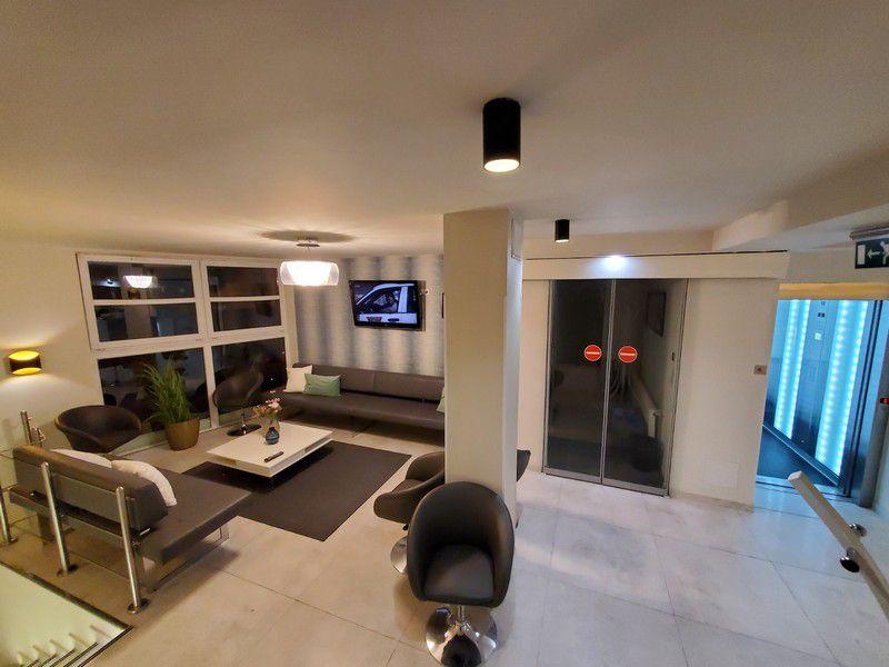 Dr Albert Urszan esthetic clinic in Budapest5