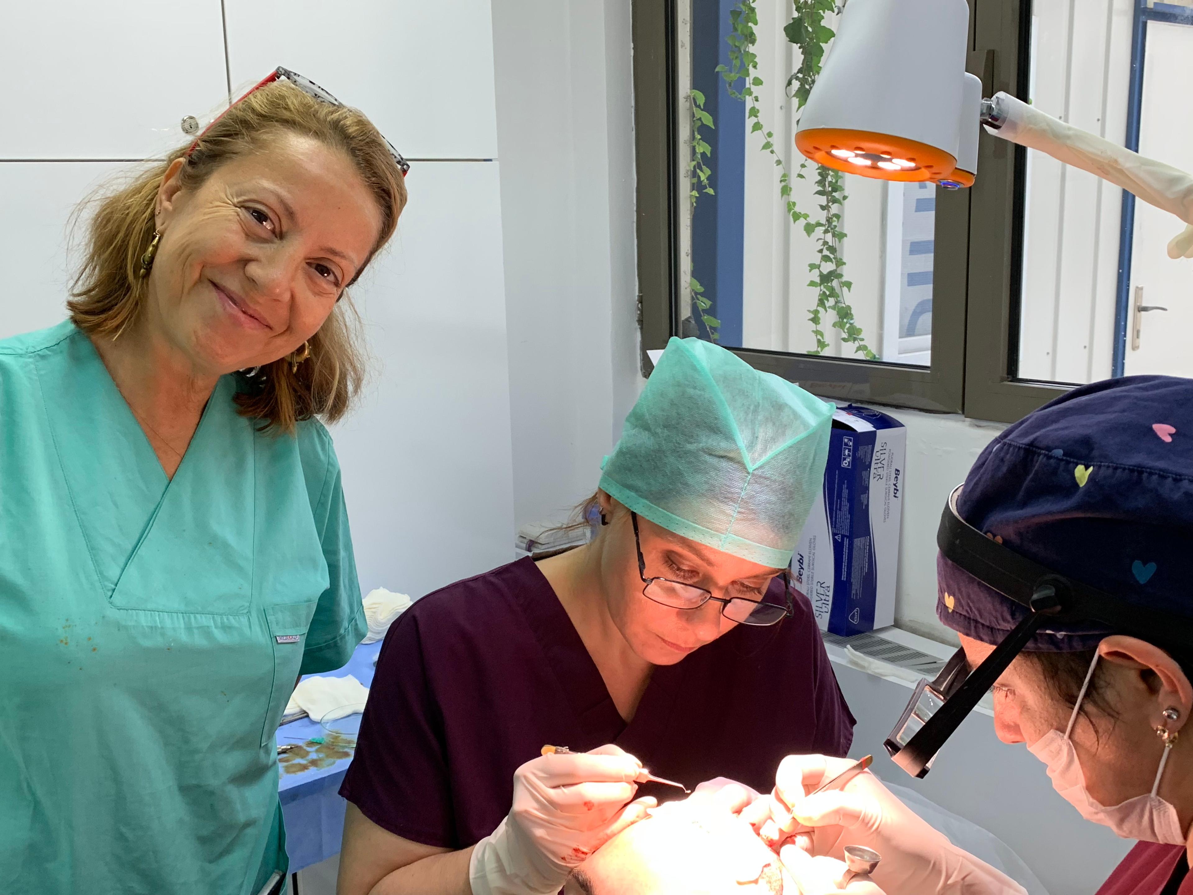 Dr Beyhan and 2 assistantes placing grafts