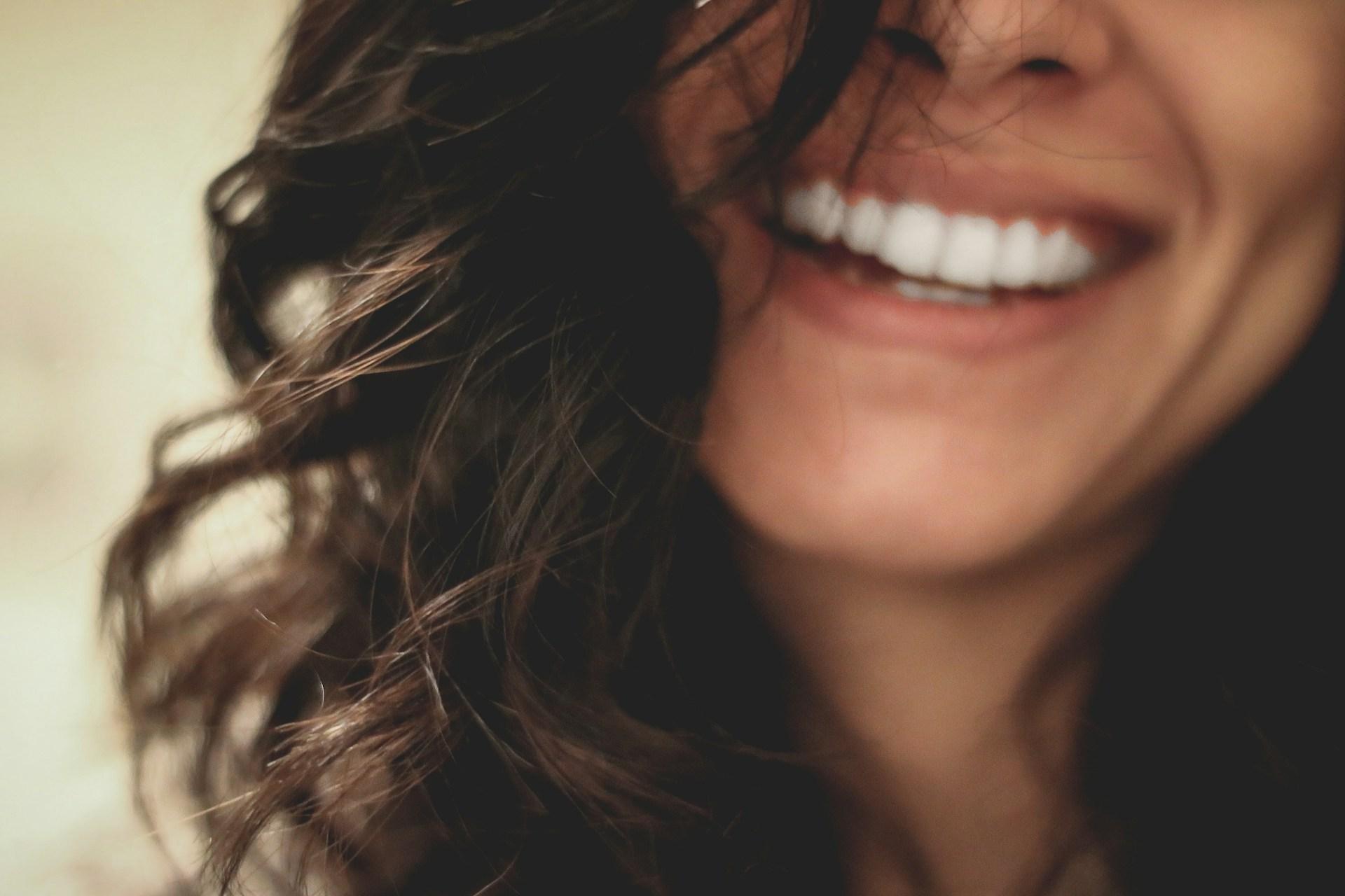 Guida al rifacimento del sorriso 2026: faccette, costi e le migliori cliniche banner